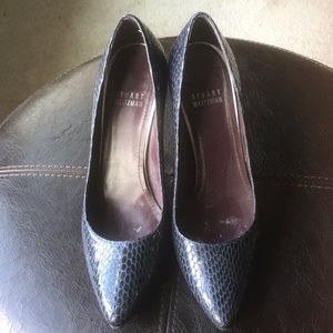 Stuart Weitzman navy snakeskin leather heels.